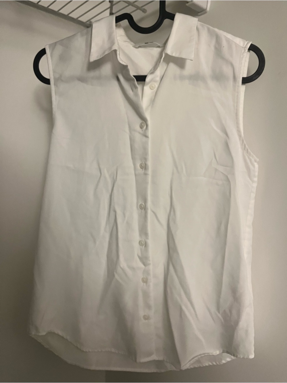 Uniqlo White Sleeveless Button-Down Shirt